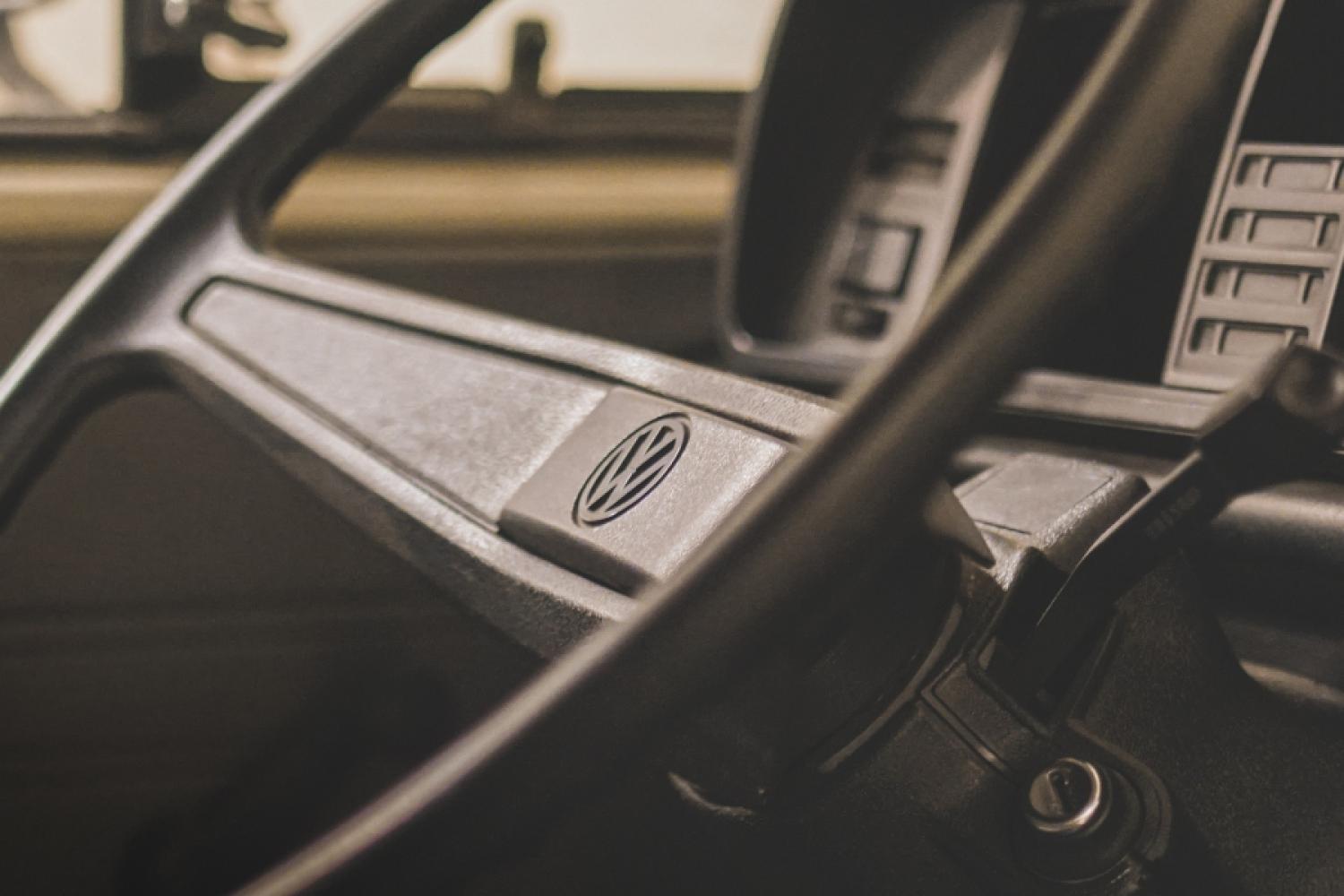 Vehicle interior with patina: Both light and heavy commercial vehicles are to be more strongly incorporated into the circular economy in the future. (Photo: Pixabay)