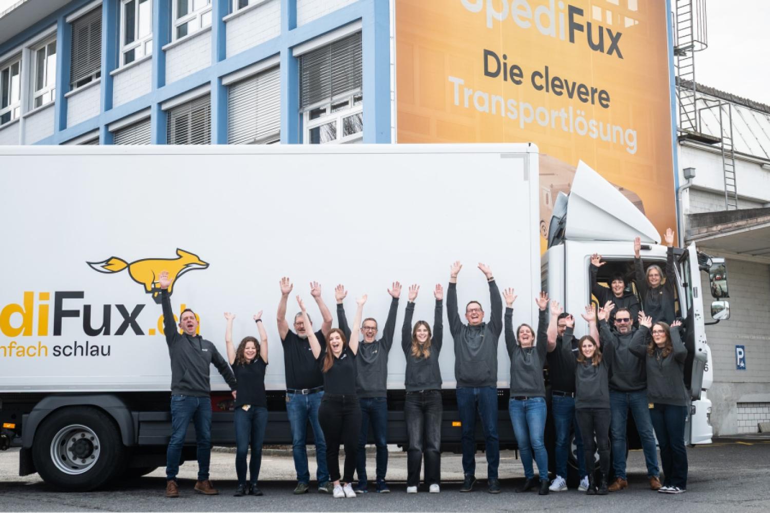 Five years of Spedifux: The team celebrates the milestone. (Photo: Spedifux)