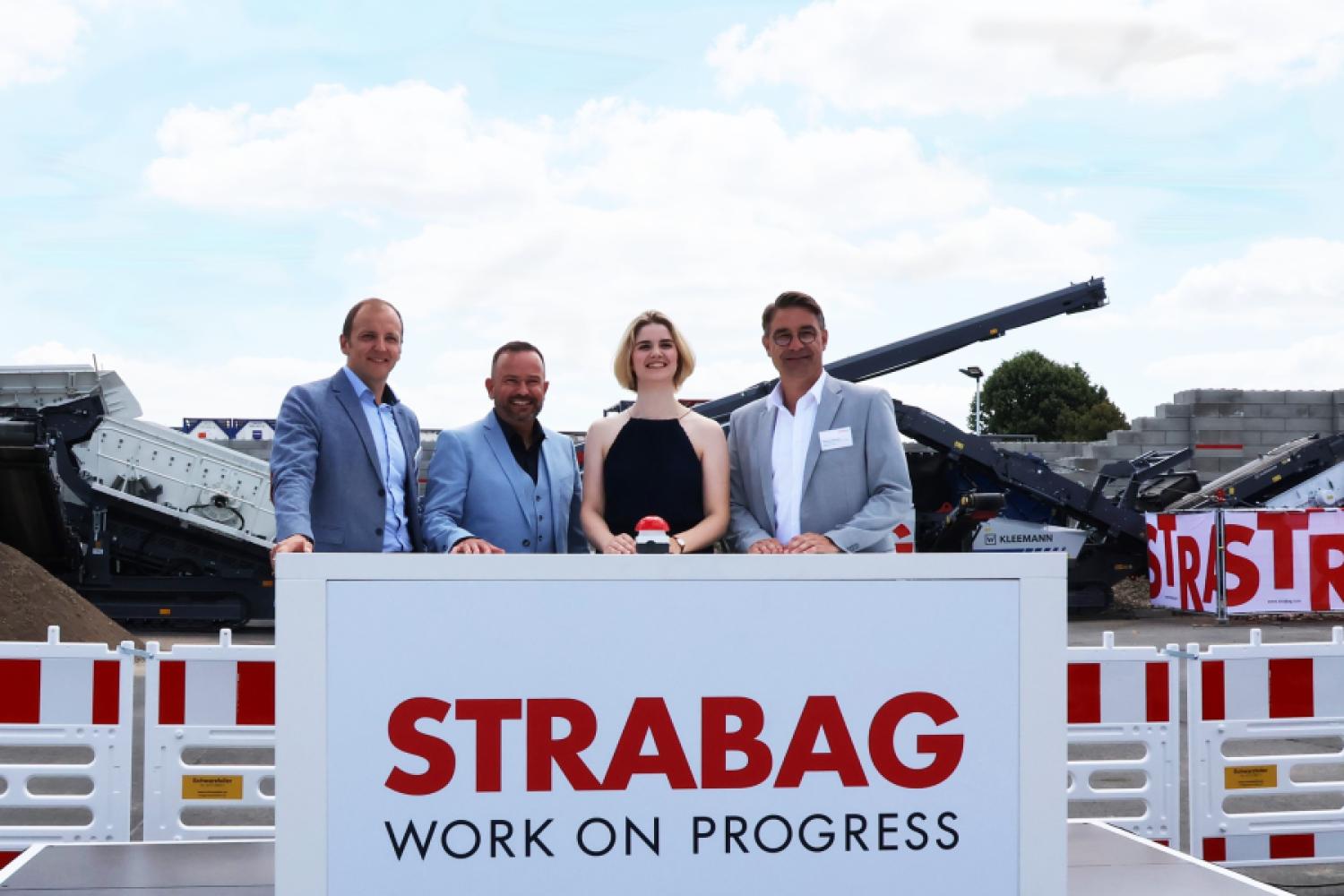 Lukas Klippel (RheinCargo), Andres Thull, Melanie Hegemann (both STRABAG), and Sascha Odermatt (RheinCargo) at the inauguration of the new value stream management site in the Neuss port. (Photo: Rheincargo)