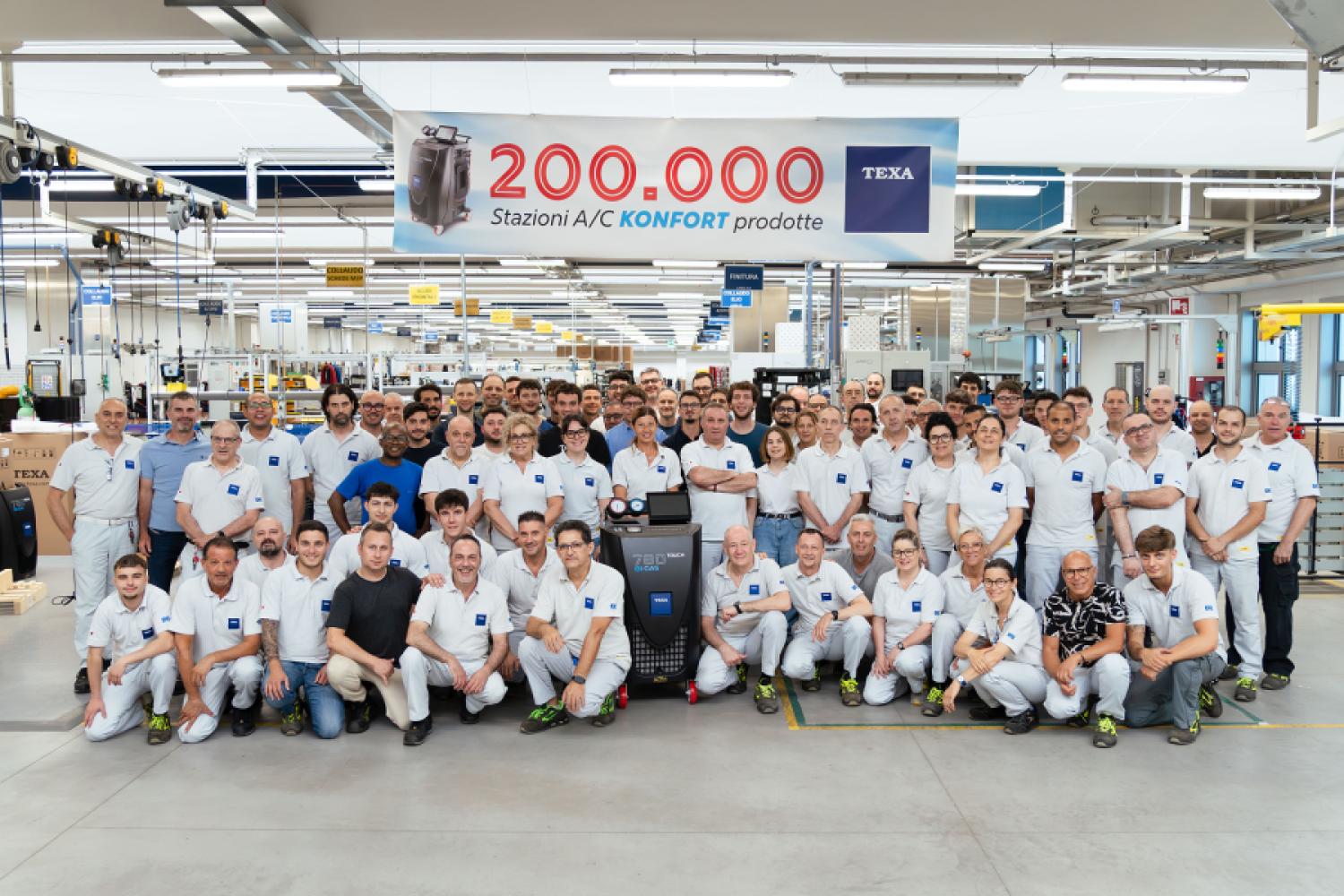 In Texa's production, they are celebrating the 200,000th air conditioning service unit of the 700 series. | Image: Texa