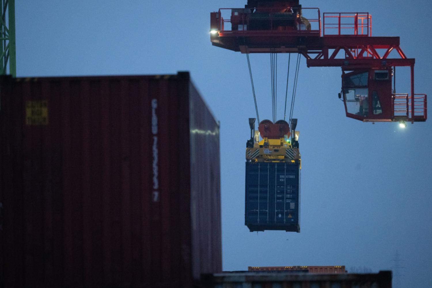 Containers will be transshipped at the Port of Stuttgart in February 2025. (Photo: Marijan Murat/dpa)