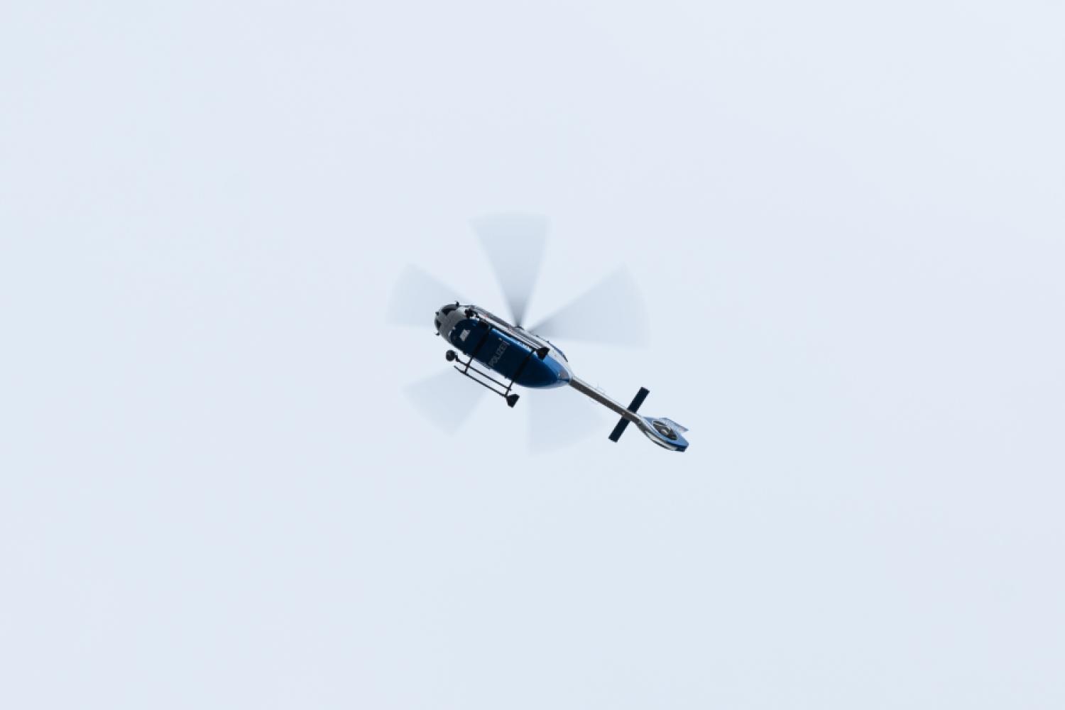 Despite the helicopter deployment, the fugitive truck driver remains missing. (Photo: Stefan Puchner/dpa)