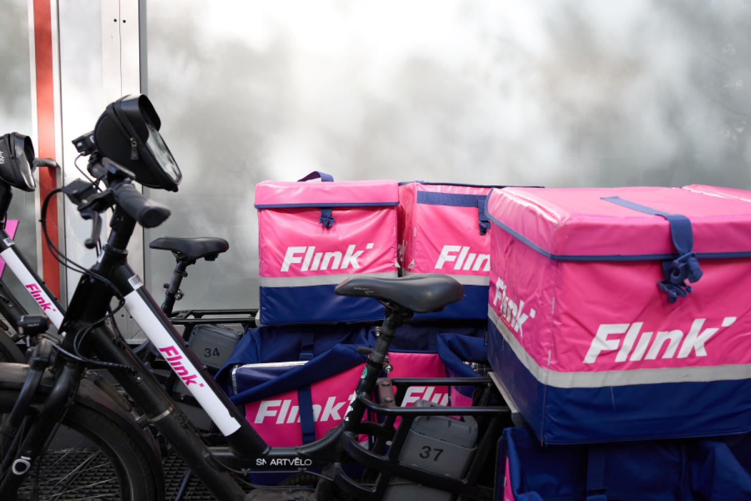 Pour la livraison de nouveaux quartiers de la ville, Flink mise sur des vélos plus robustes avec des caisses de transport optimisées. (Photo : Flink)