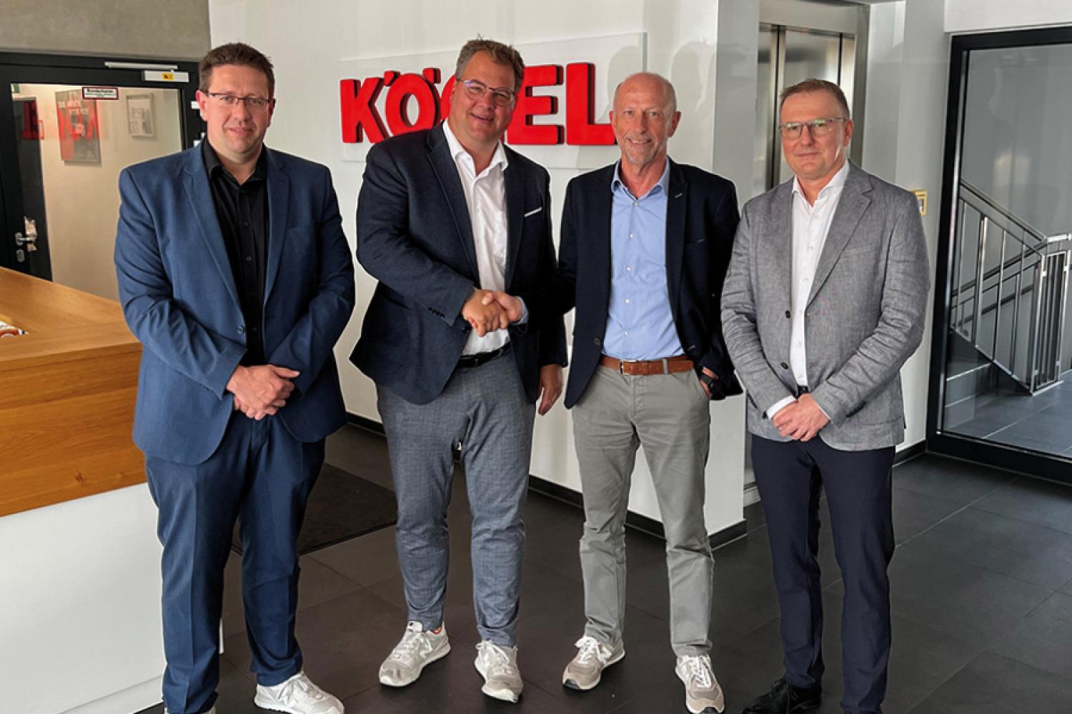 (v.l.n.r.) Christian Spengler, CFO Kögel; Thore Bakker, CSO Kögel; Jens Zeller, Directeur Général Idem Telematics GmbH; Thomas Piller, Directeur Général Idem Telematics GmbH. | Image : Kögel