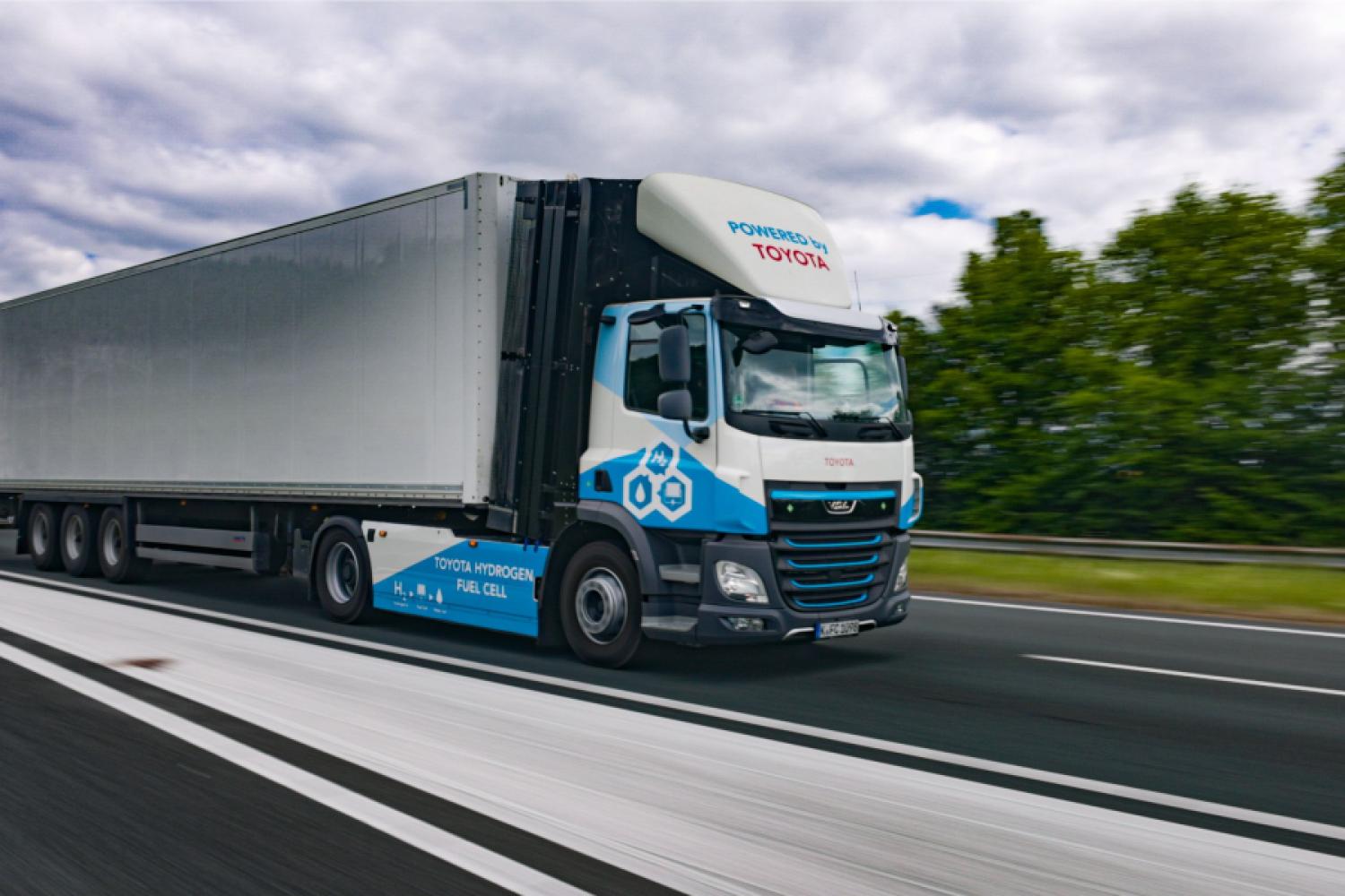 The VDL hydrogen fuel cell trucks with Toyota fuel cell modules are now being used on the logistics routes from the Toyota European Parts Centre. (Photo: Toyota Motor Europe)