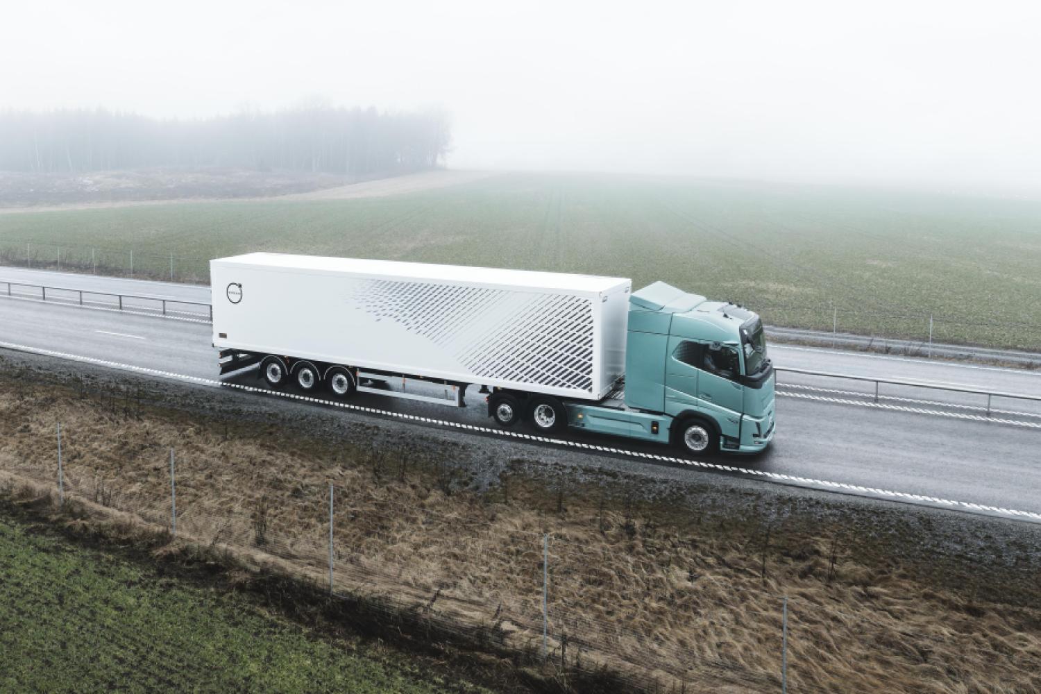 The new electric truck from Volvo has a range of up to 600 kilometers and its batteries can be charged in 40 minutes. (Photo: Volvo Trucks)