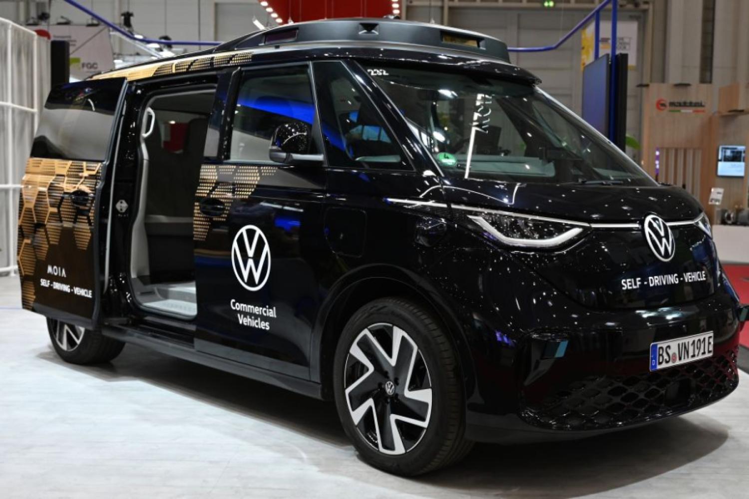 The van does it itself: VW is advancing the automation of the ID. Buzz and sees it as an opportunity for the Germany location. | Photo: dpa/David Hammersen