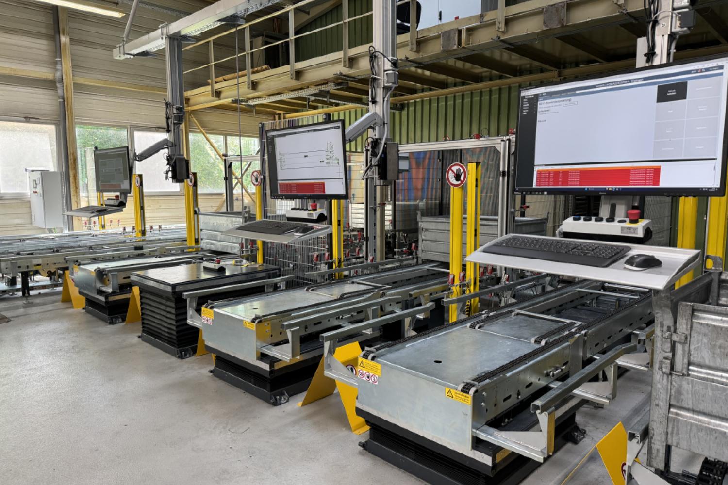 Kardex Mlog zmodernizował magazyn buforowy firmy Weber Hydraulik w Güglingen. Między innymi zmodernizowano stanowiska kompletacyjne. (Zdjęcie: Kardex Mlog)