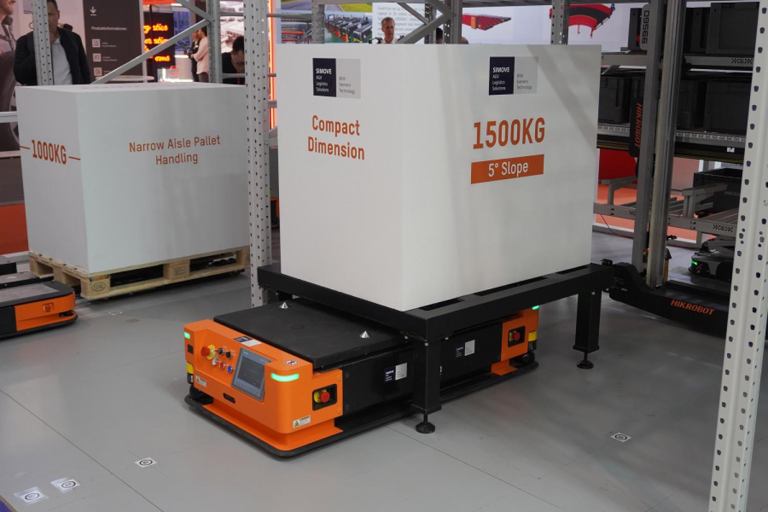 Hikrobot stosuje technologię Wiferion już w ciężarowym AMR „H7”, który transportuje duże komponenty w produkcji samochodów. | Obraz: Wiferion