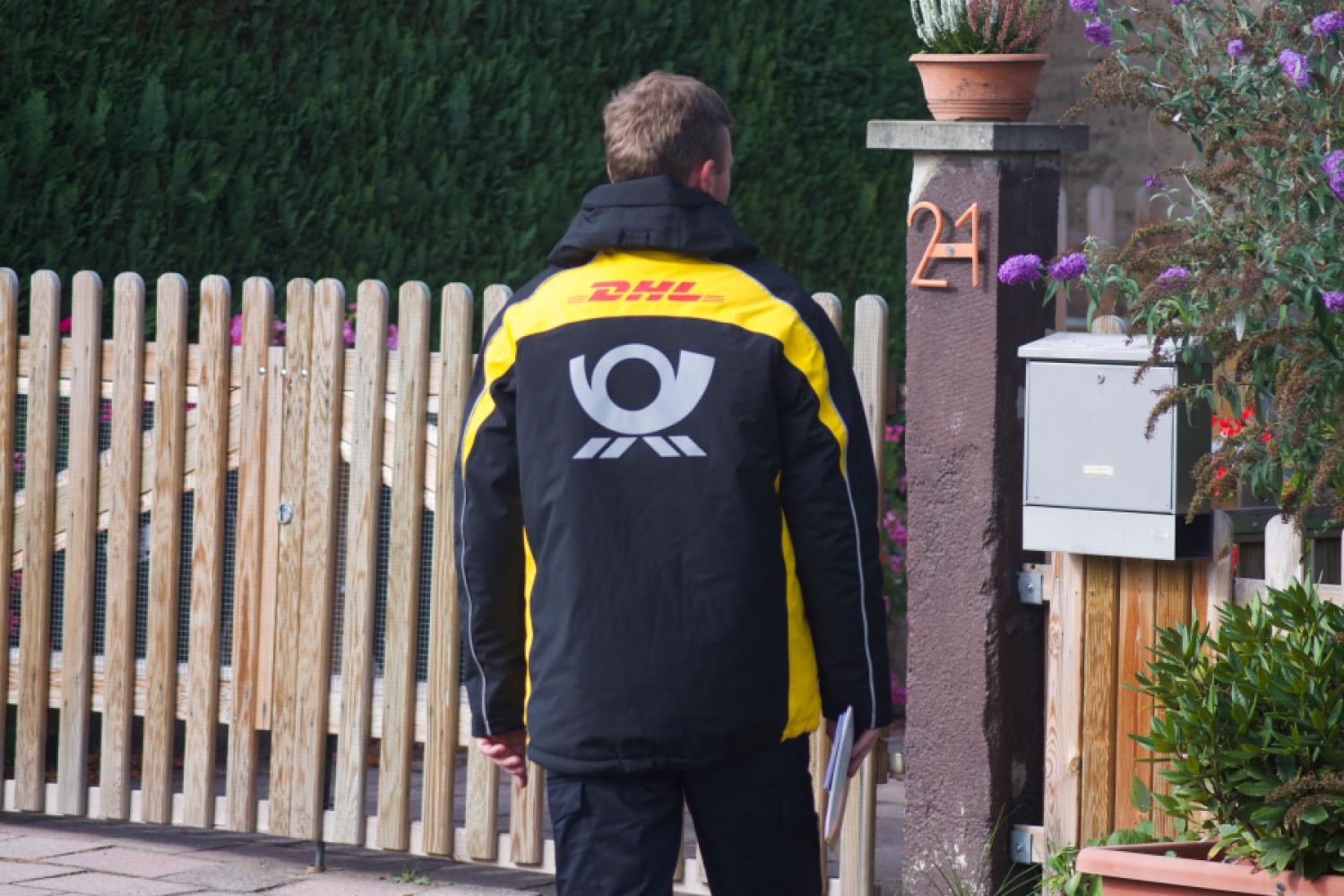 The online retail sector has the best address quality according to a recent study by Deutsche Post Direkt, while the public sector ranks last among ten industries examined. (Photo: DHL Group)