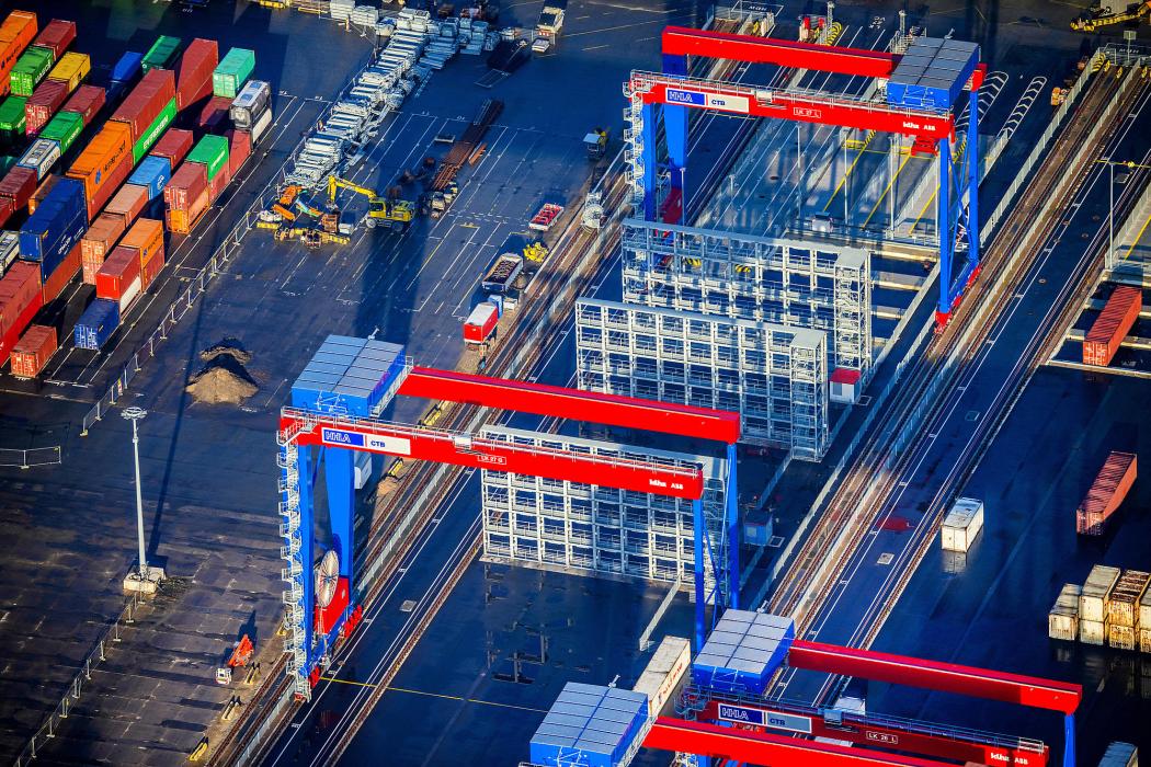 New eco-friendly storage blocks at the HHLA Container Terminal Burchardkai. (Photo: HHLA/Martin Elsen)