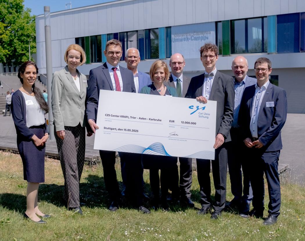 From left to right: Professor Iman Taha, Aalen University; Professor Dorit Schumann, President of Trier University of Applied Sciences; Professor Michael Wahl, Trier University of Applied Sciences; Professor Joachim Knebel, Head of Mechanical Engineering and Electrical Engineering at KIT; Dr. Karla Hillerich, CZS; Professor Henrik te Heesen, Vice President of Trier University of Applied Sciences; Professor Frederik Zanger, KIT; Professor Harald Riegel, Rector of Aalen University; Matthias Stolzenburg, CZS. 