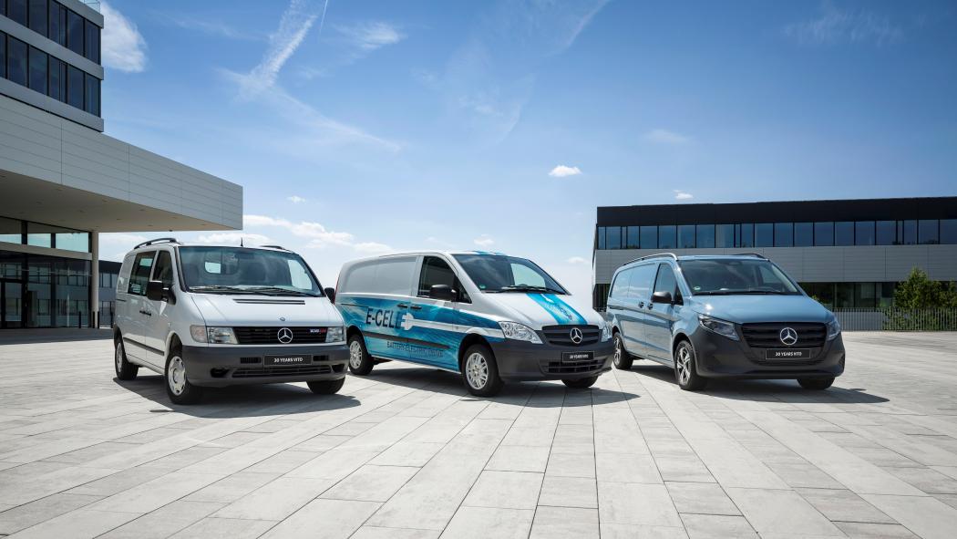 30 ans de Vito (de g. à d.) : Le Vito de la 1ère génération, Vito E-CELL et eVito. | Image : Mercedes-Benz