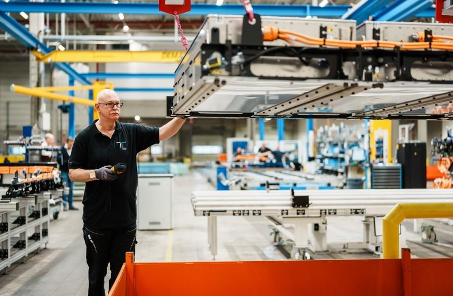 La batería de tracción rehecha CB400 es una alternativa que conserva los recursos para los modelos de camiones Mercedes-Benz eActros 300/400 de la primera generación, así como para el eEconic. | Imagen: Daimler Truck