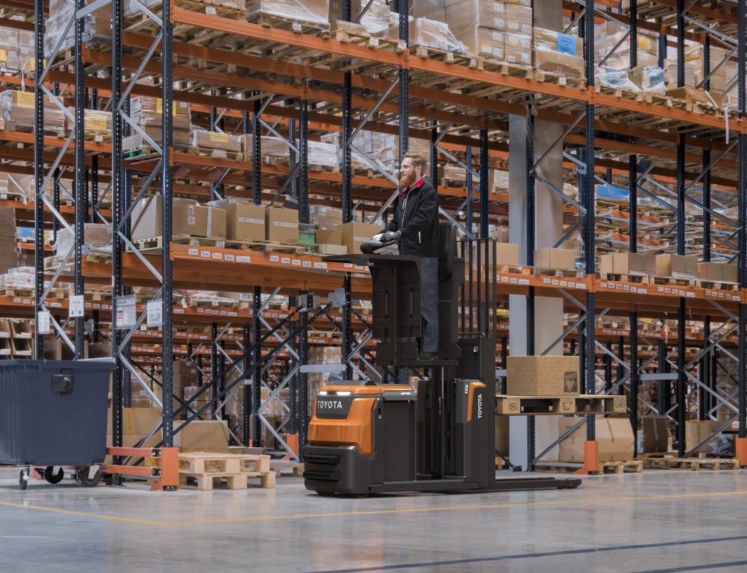 The new Optio L-Series from Toyota Material Handling: Low-lift order picker for payloads up to 2.5 tonnes. | Image: Toyota Material Handling