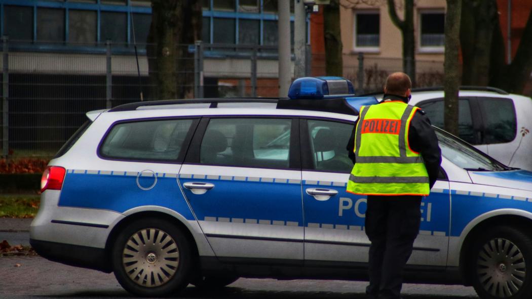 Control teams of the BALM rely on targeted cooperation with the police and customs at transportation hubs during nationwide deployments. | Photo: Jonas Augustin, Unsplash