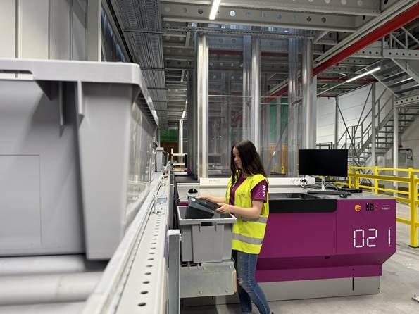 The new AutoStore installation from Lila Logistik stores and picks small parts automatically and in a space-saving manner. | Photo: Müller – Die Lila Logistik