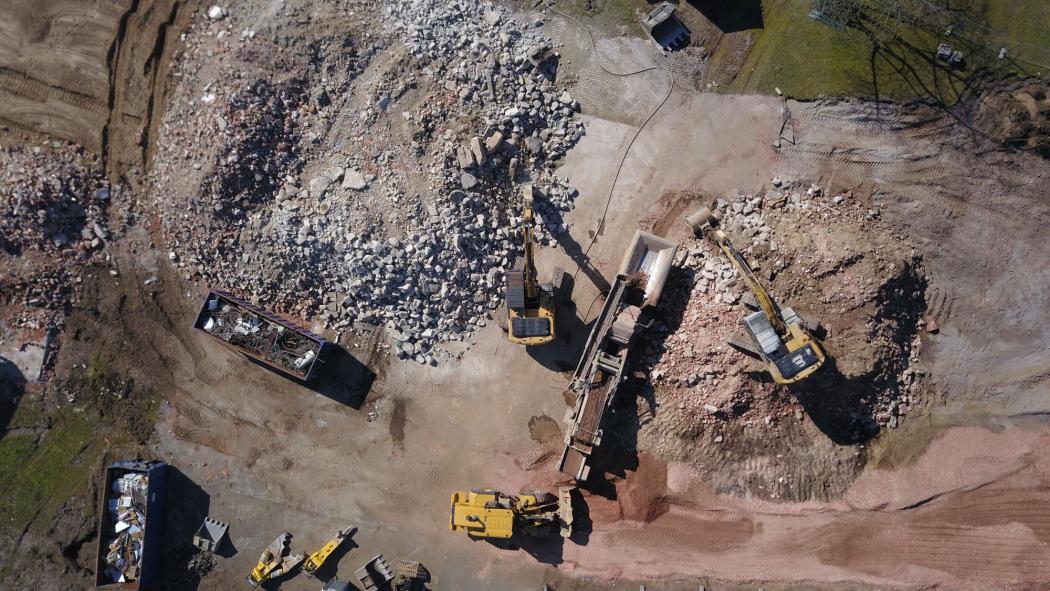 Nuevas construcciones logísticas en Alemania: Según la empresa de consultoría de bienes raíces logísticos Logivest, los desarrollos en terrenos brownfield dominan en el primer semestre de 2025. (Imagen simbólica; Foto: keBu.Medien/stock.adobe.com)