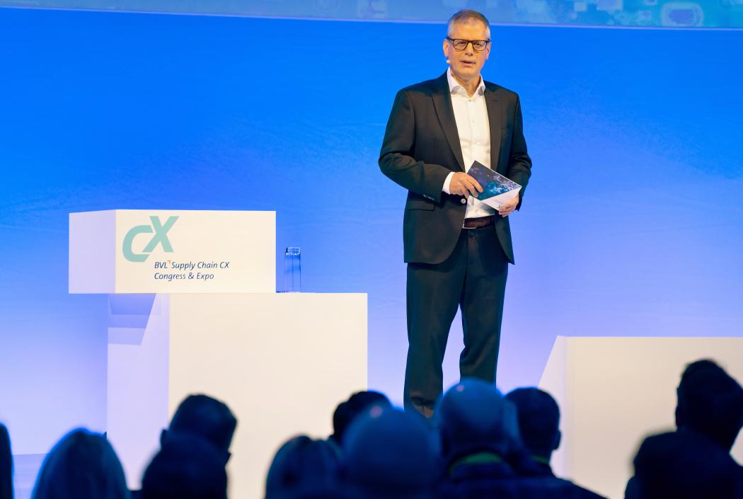 At the start of the BVL Supply Chain CX 2025 in Berlin: The BVL executive chairman Kai Althoff gave an assessment of the state of the logistics sector. In doing so, he referred to the new autumn forecast by the Logistikweisen as well as initial figures from the new Top100 of Logistics study. (Photo: BVL/Christian Lietzmann)