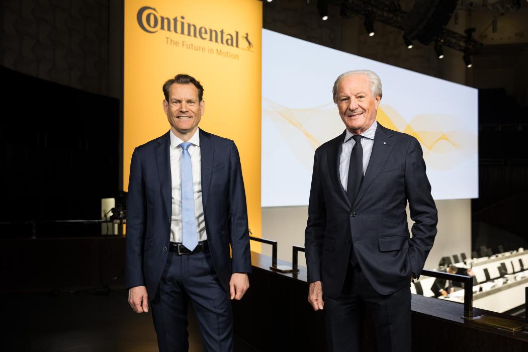 Continental CEO Nikolai Setzer (left) and Chairman of the Supervisory Board Prof. Dr.-Ing. Wolfgang Reitzle at the Annual General Meeting 2025. | Image: Continental.