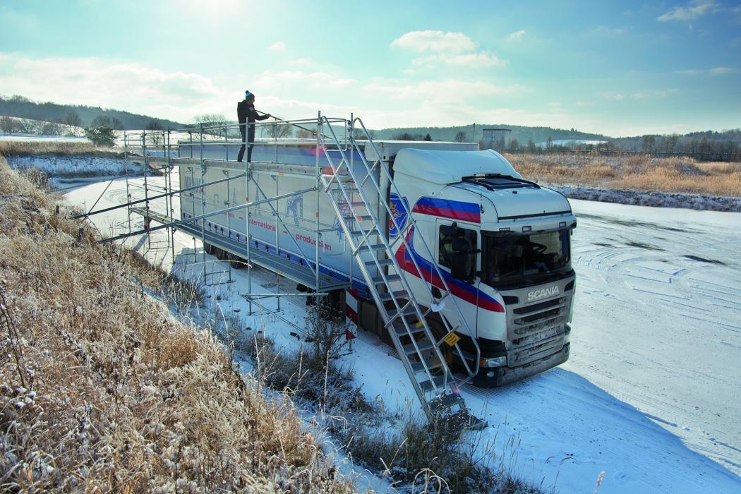 Stationary de-icing systems: From autumn onward, ice sheets can form again on trucks during night frosts. To ensure safe traffic, these must be completely removed before the trip. Photo: Krause
