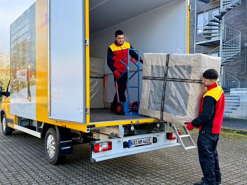 DHL 2-Mann-Handling GmbH is expanding its e-fleet in March for low-emission delivery of large and bulky goods on the last mile in parts of Germany. (Photo: DHL)