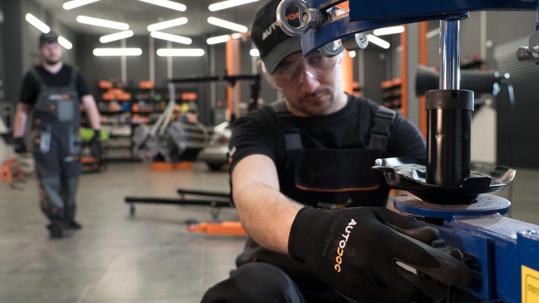 Autodoc SE is now rolling out the Autodoc Marketplace in Germany and Austria. The marketplace complements the range beyond classic spare parts. | Image: Autodoc