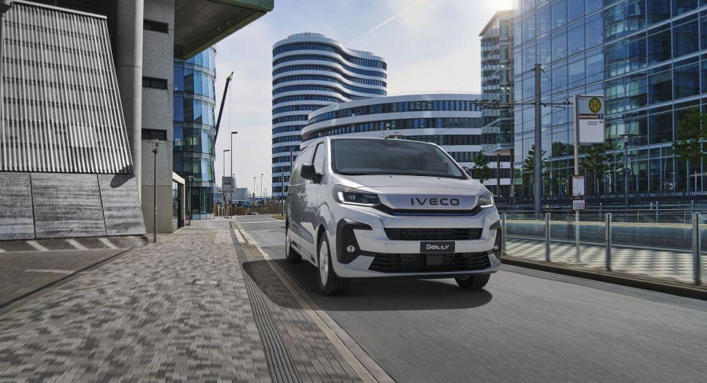 Straight through the middle: Iveco now also offers the medium-duty Stellantis van, exclusively fully electric. | Photo: Iveco