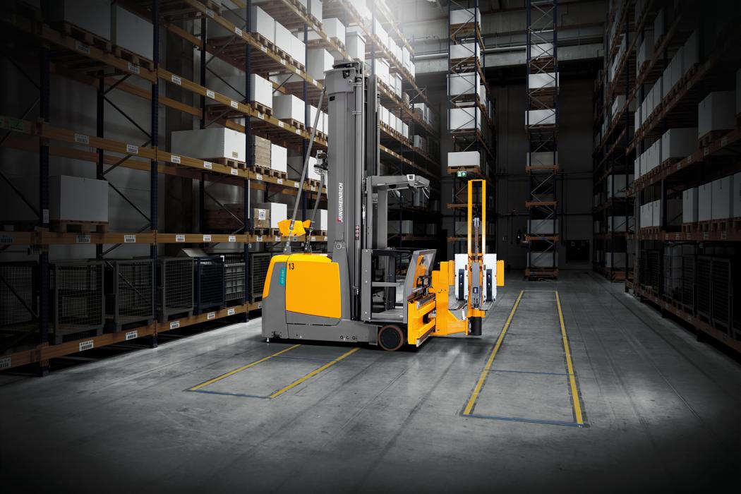 Hiller Logistics will deploy four Mobile Robots EKX 516a in a new narrow-aisle warehouse in Lüneburg. (Photo: Jungheinrich)