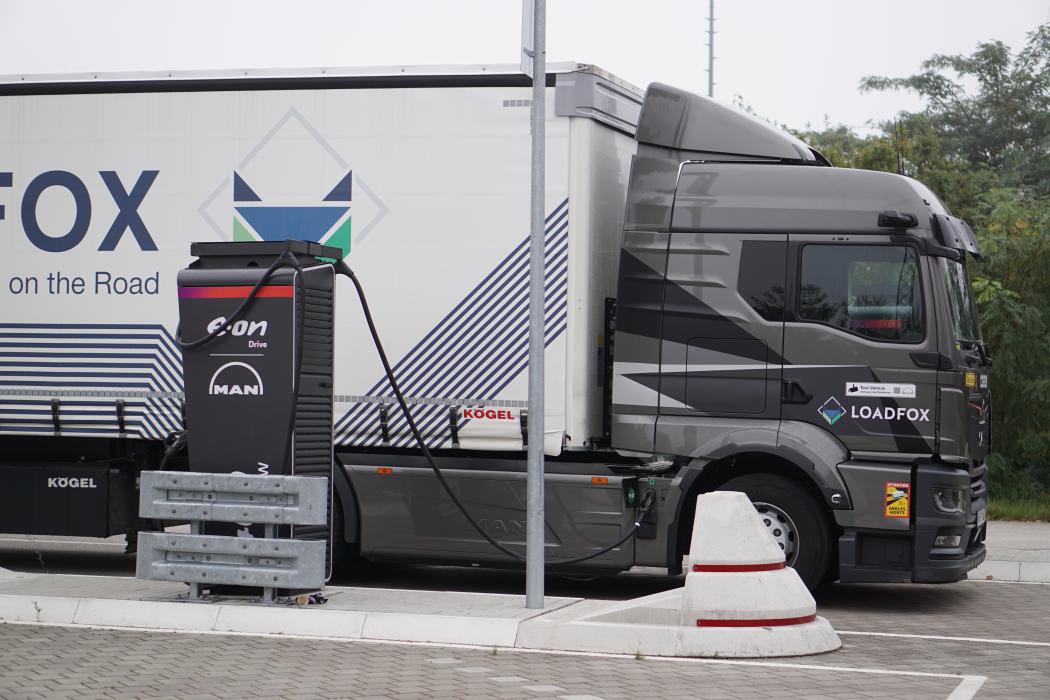The reservation system for charging stations for electric trucks is to be deployed at joint charging locations of E.ON and the truck manufacturer MAN. | Photo: Maximilian Ritz, UnternehmerTUM