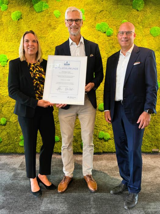 (from left to right) Dr. Lydia Sebastian (Board member of TÜV Rheinland e.V.), Jürgen Walter and Dr. Matthias Schubert. | Photo: Euromaster