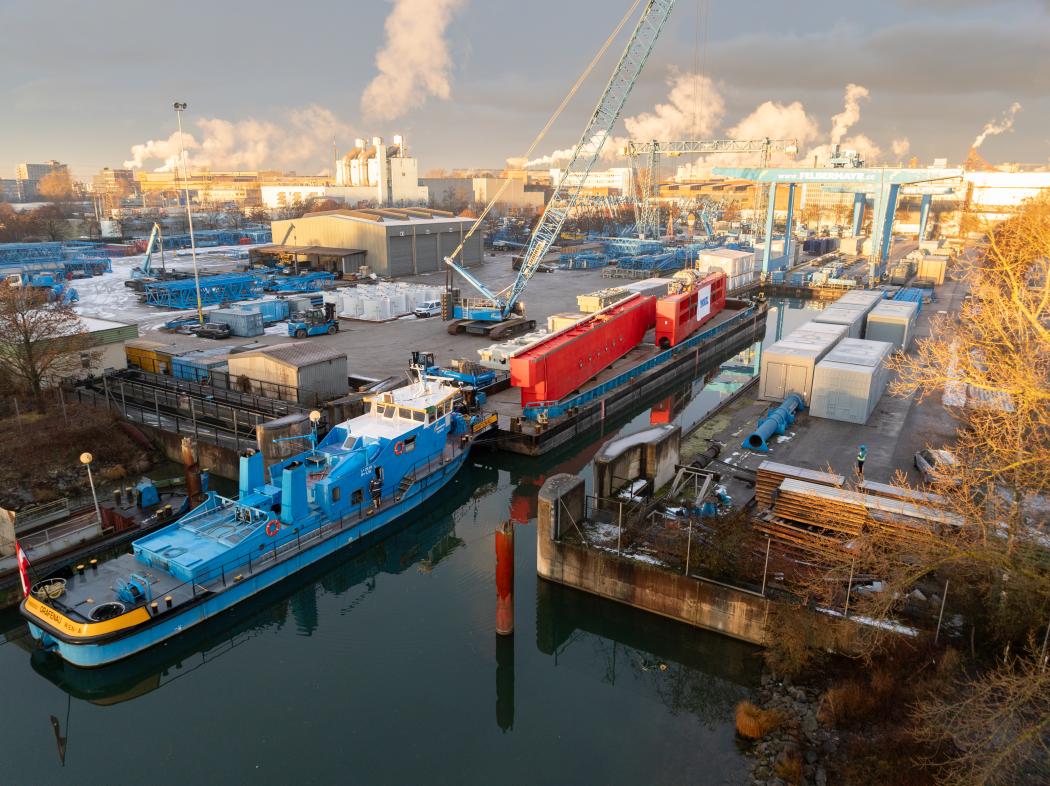 For the two port sections, the journey went from the Felbermayr heavy cargo terminal in the heavy load port to the trading port Linz. (Photo: Felbermayr / Markus Weickinger)