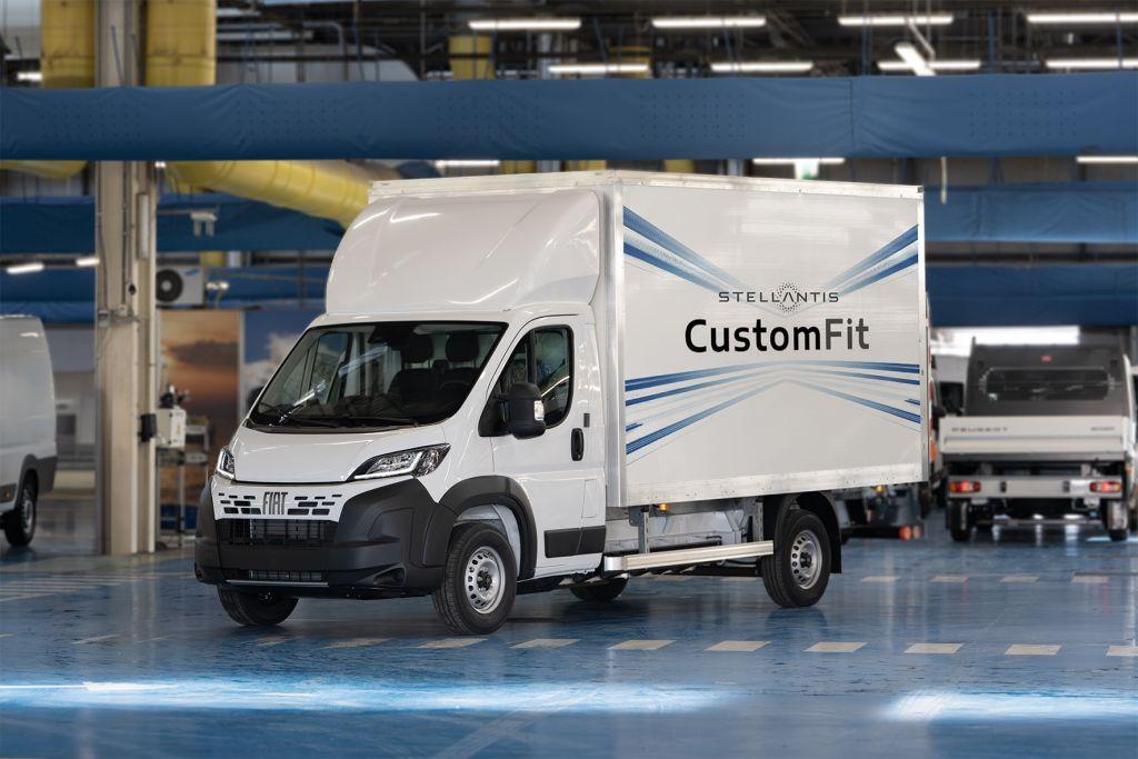 Première sous tension : Le van phare de la branche Custom-Fit de Stellantis Pro One est un BEV-Ducato, un signal également pour la clientèle qu'il existe aussi des véhicules spécialisés sans émissions. | Photo: Stellantis