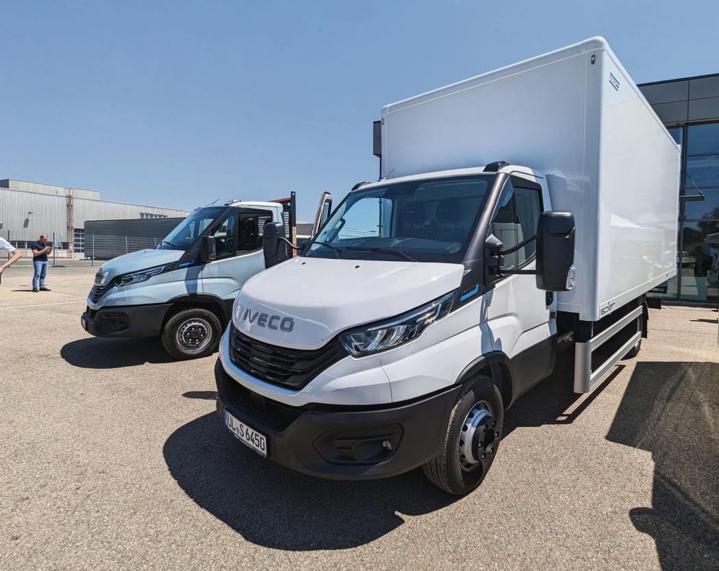 Nowa nazwa widoczna na zewnątrz: Napis Iveco zdobi front eDaily – od lipca 2025 roku firma będzie działać jako Iveco Deutschland AG. (Foto: J. Reichel))