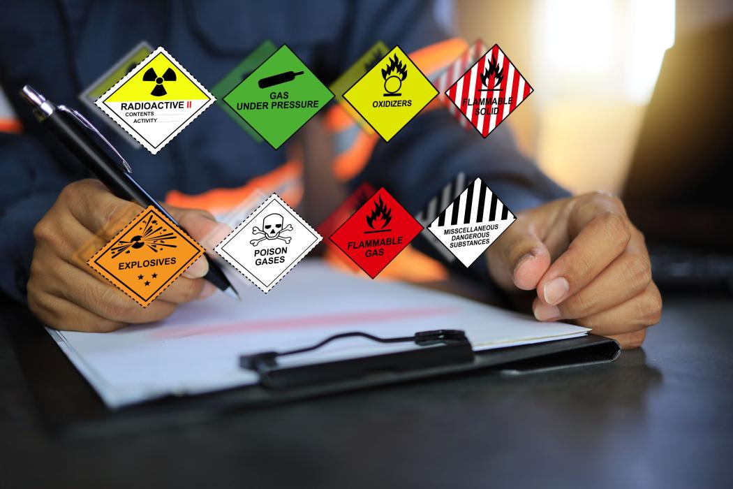 The target group of the GEFAHRGUT database (DGG) is primarily authorities and companies that plan, execute, or monitor the transportation of hazardous goods. (Stock image; Photo: AREE/stock.adobe.com)
