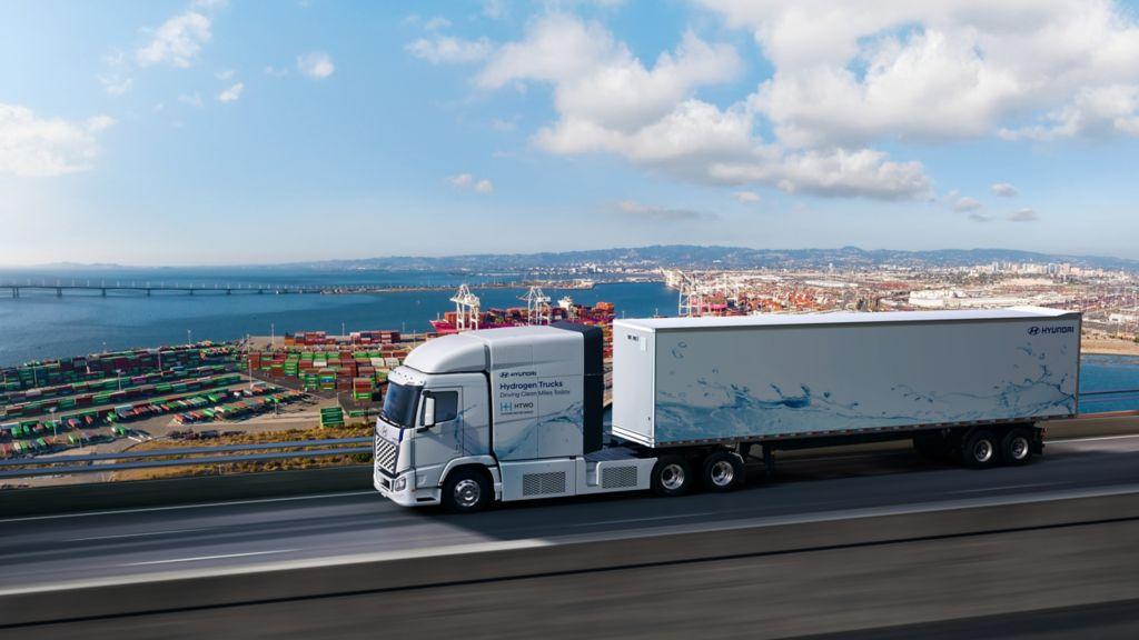 Jako typowa ciężarówka z długą maską, amerykańska wersja Xcient Fuel Cell-Truck prezentuje się w ten sposób. (Foto: Hyunda)