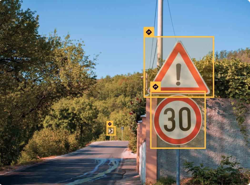 With AI-assisted visual intelligence, hazards such as red-light violations or slippery road surfaces can be detected early. | Image: Peregrine.ai