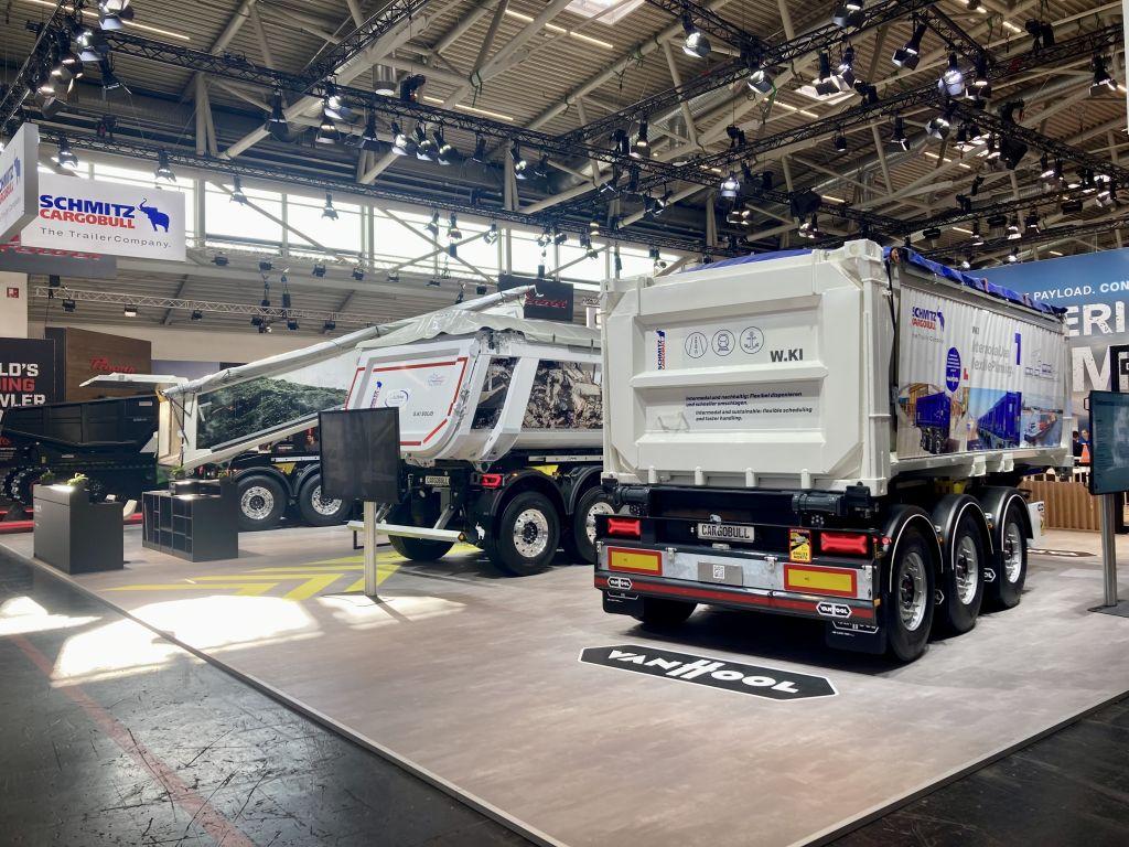 Nuevos productos y telemática en serie en Schmitz-Cargobull y su filial Van Hool. | Foto: G. Soller
