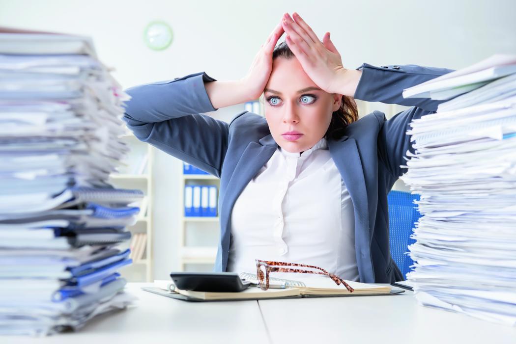 Excessive bureaucracy and too much regulation hinder the upswing in the packaging industry from the perspective of several professional associations. (Symbol image: Elnur/stock.adobe.com)