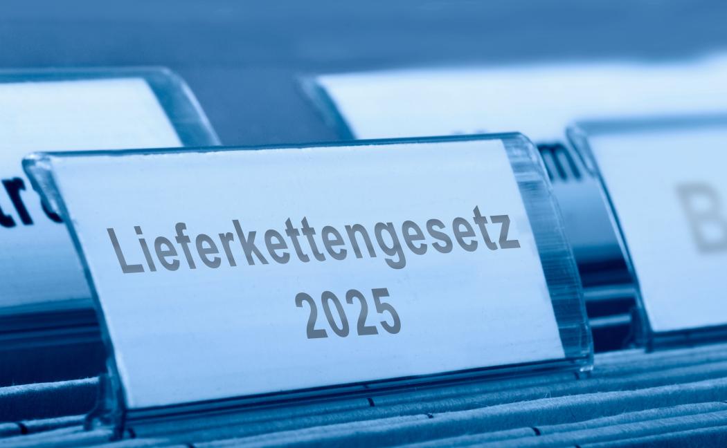 The German Supply Chain Due Diligence Act has long been criticized, among other things because of the additional bureaucratic burden. (Stock image: Chris / stock.adobe.com)