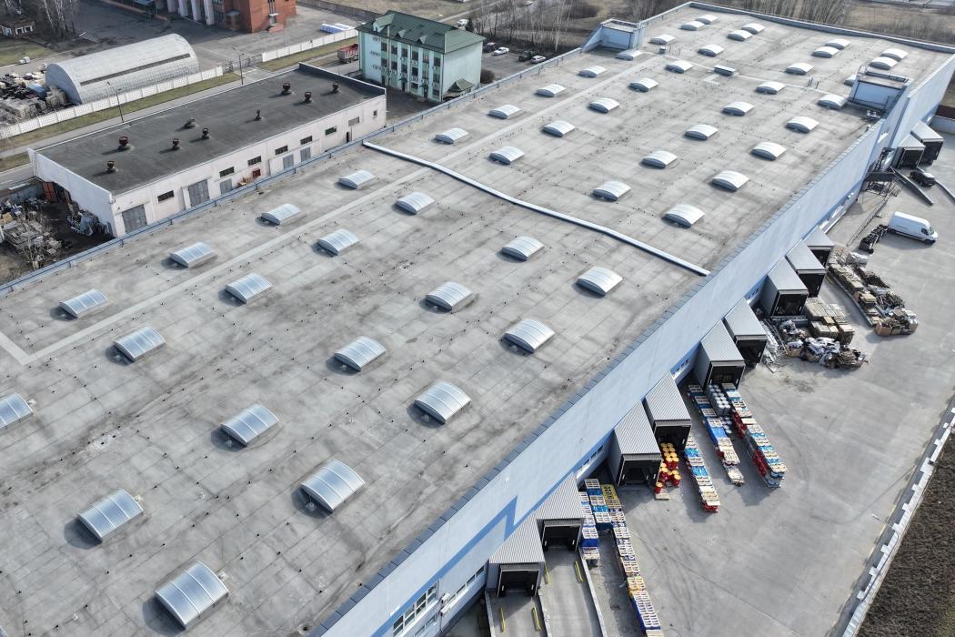 57 percent of the stock of industrial and logistics properties in Germany are more than ten years old and, according to JLL, often no longer meet today's requirements. (Image: Arial Drone Master, AdobeStock)