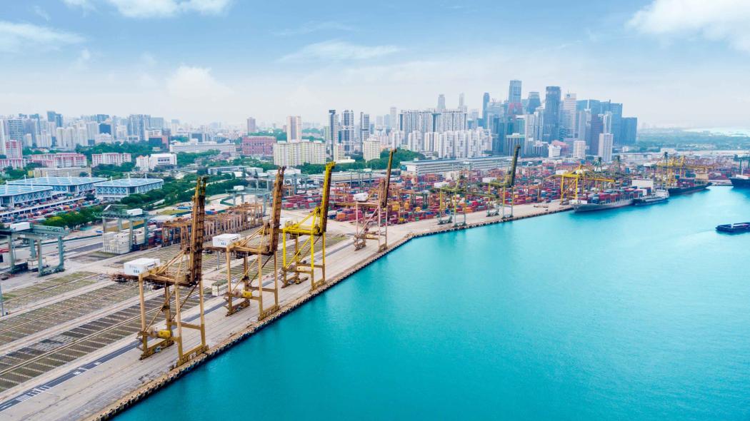 Singapore connects as a global logistics hub for sea, air, and land transport between Asia, Europe, and Oceania. (Photo: Militzer & Münch)