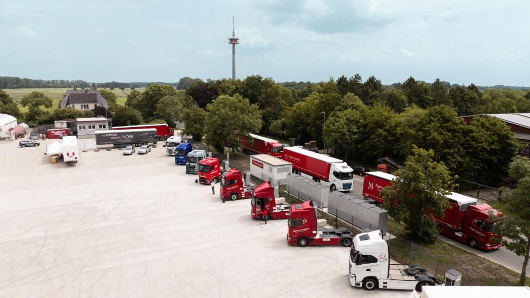 Flota electrificada: También en el tráfico de larga distancia, la empresa de transportes de Frisia Oriental apuesta por los camiones eléctricos. | Foto: Nanno Janssen