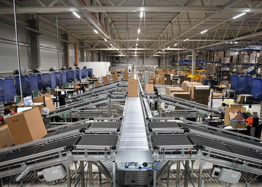 Dostawca usług logistycznych Noerpel obsługuje pierwsze zamówienia TikTok swoich klientów przez lokalizację swojej spółki zależnej Wehner Logistics w Langenfeld. (Foto: Noerpel)
