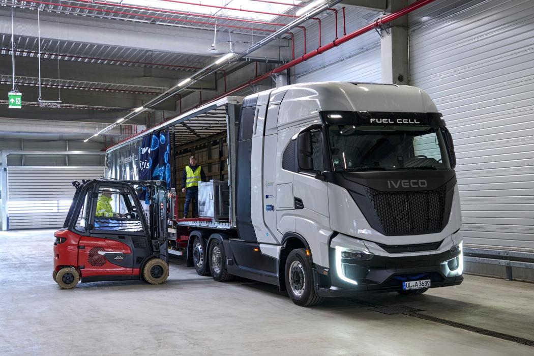 The BMW Group is launching a pilot operation with the acquisition of two zero-emission hydrogen fuel cell trucks as part of the European H2Haul project to promote hydrogen mobility in freight transport. | Image: BMW Group