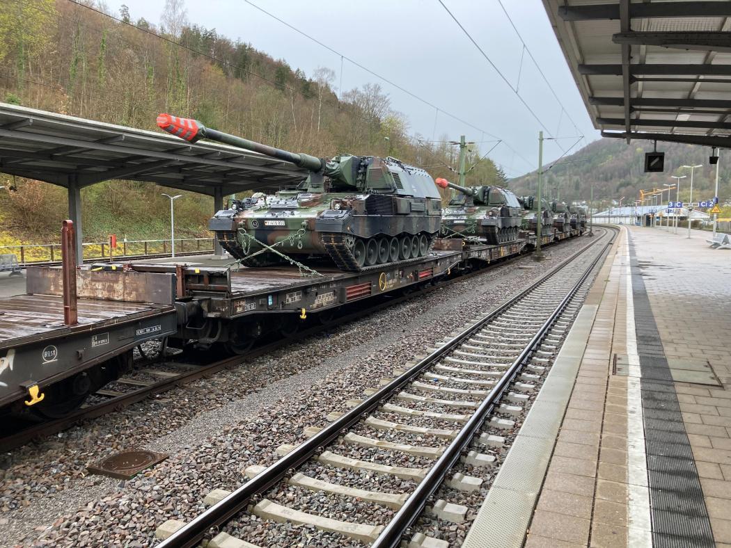 Military transports by rail are gaining greater significance due to the current political situation, according to the VDV. Therefore, upgrading the infrastructure for military purposes is essential. (Photo: Wolfgang Müller/dpa)