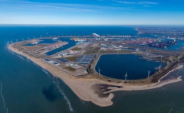 The total throughput in the Port of Rotterdam decreased in 2024 to 435.8 million tons compared to 438.8 million tons in the previous year. (Photo: Port of Rotterdam Authority)