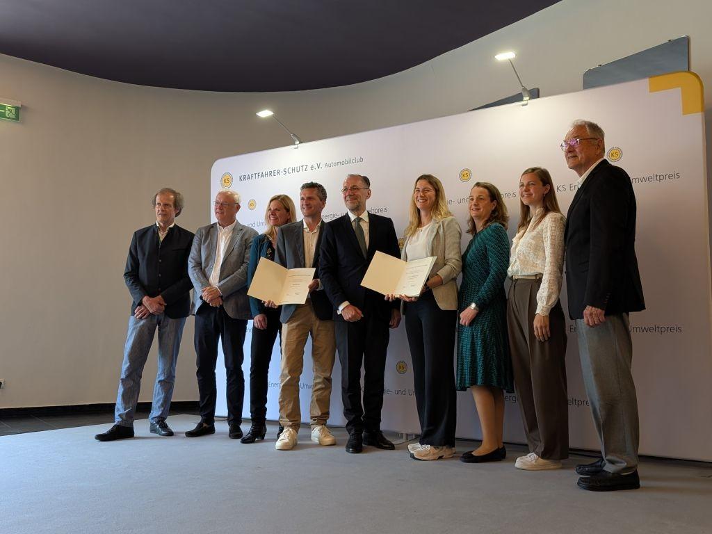 Outstanding Innovations: The 43rd KS Environmental Award honored Conti's eco-tire UltraContact NXT as well as Siemens DepotFinity's depot charging solution. | Photo: J. Reichel