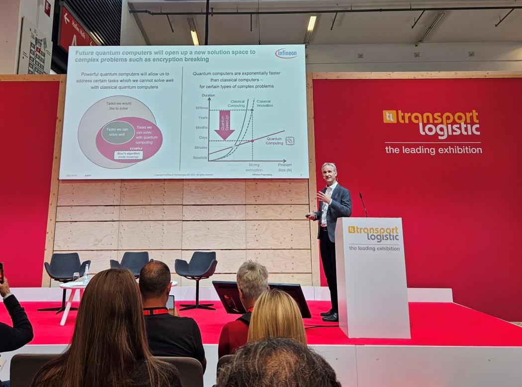 Dr. Sebastian Luber, Senior Director Technology & Innovation at Infineon Technologies, explains areas of application for quantum technology. (Image: Meitinger)