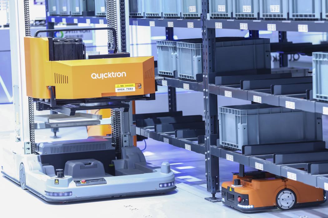 The M5F robot from Quicktron Robotics was presented at the ProMat fair in Chicago in March 2025. | Image: Quicktron Robotics